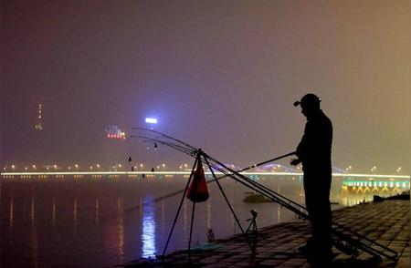 挑战未知！夜间路亚钓鱼全攻略