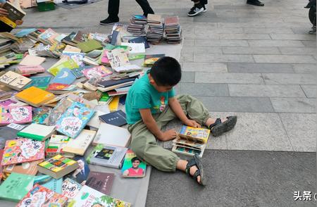 探访太原小井峪古玩市场：旧书摊的独特魅力