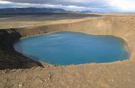 克拉夫拉火山口湖：冰岛的绝美天然画卷